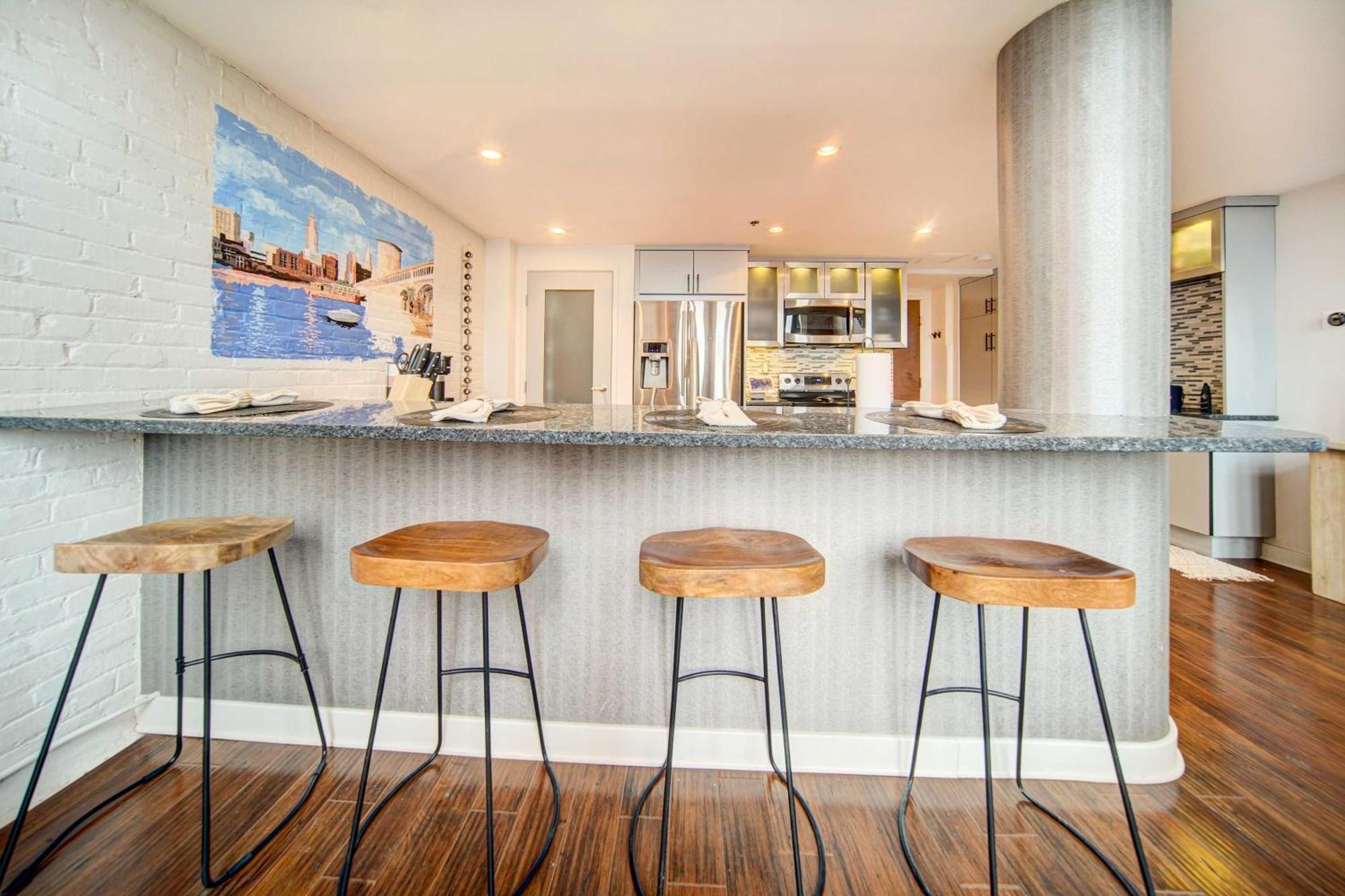 Waterfront Cleveland Apt About 1 Mi To Downtown ภายนอก รูปภาพ