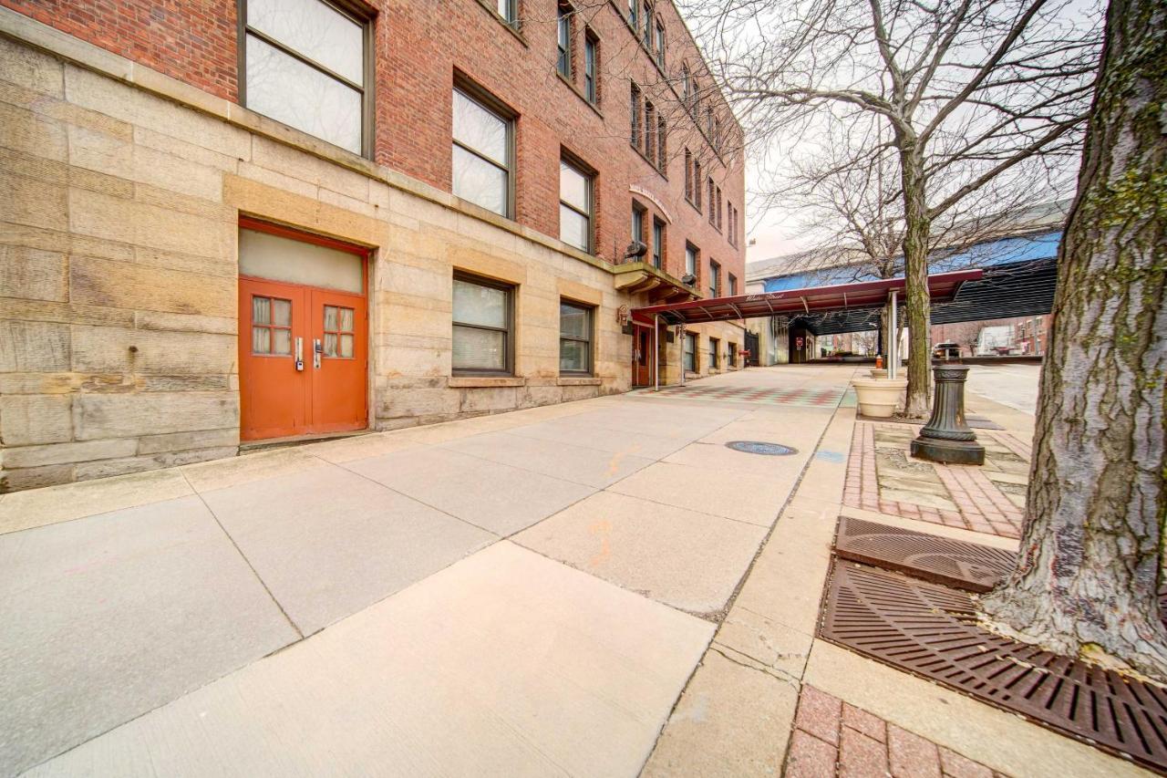Waterfront Cleveland Apt About 1 Mi To Downtown ภายนอก รูปภาพ